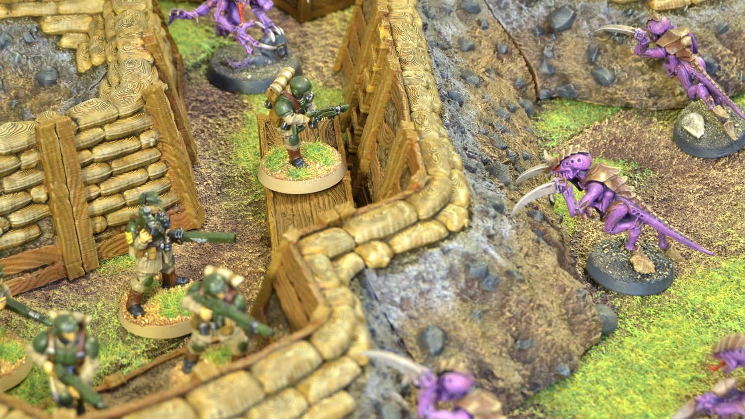 Aliens attack Space Marines in a trench