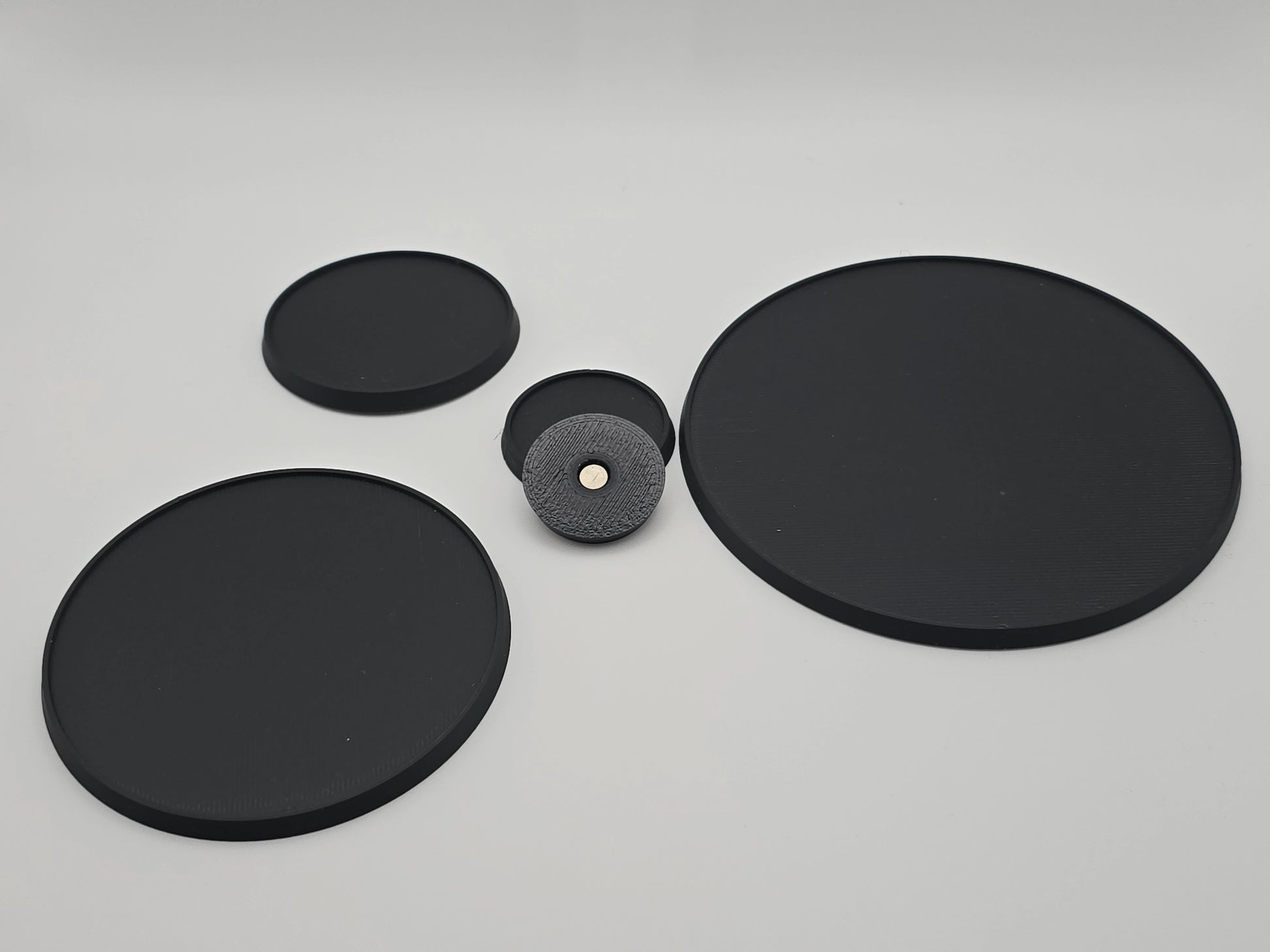 Magnetic miniature bases for D&D or RPG Games